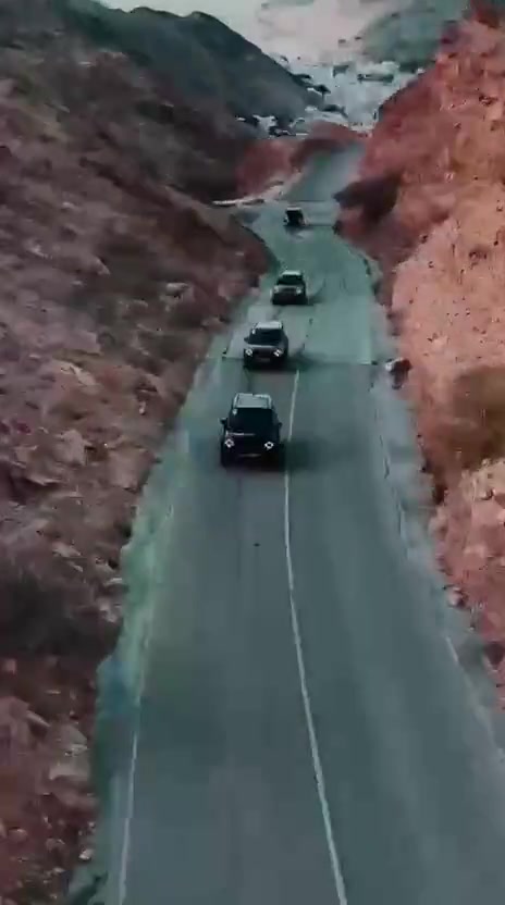 Aerial view of a Jetour convoy on a mountain road.